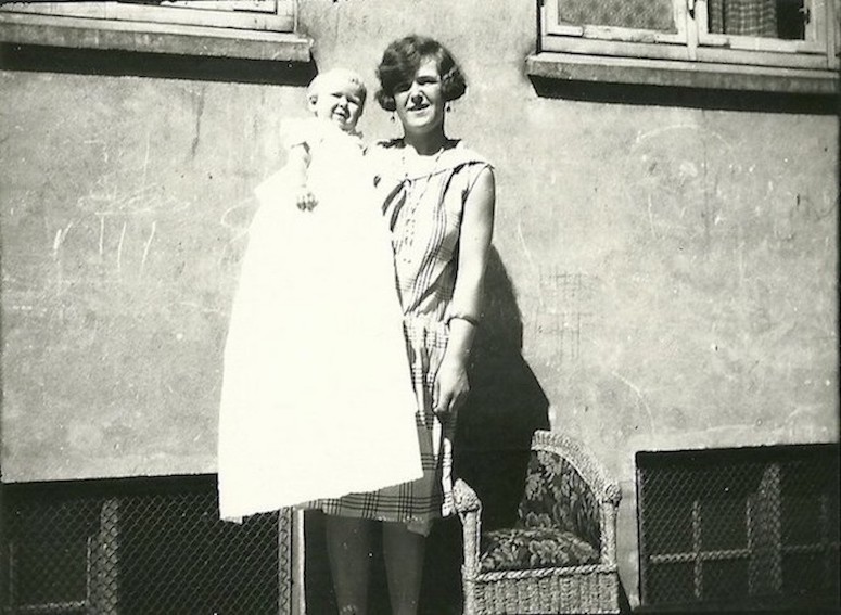 Ellen Emilie med Bendte til dennes barnedåb på Teglstrupvej. År ca. 1926