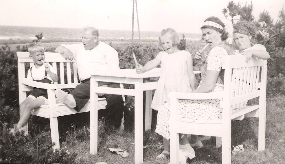 Erling, Emil Margit, Andrea og Anna. År ca. 1942