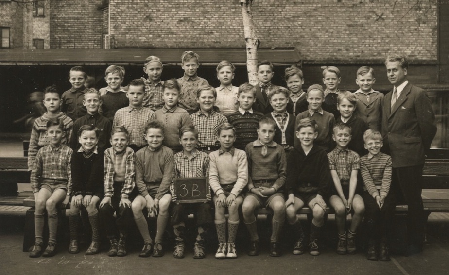 3. B 1953 Ren drengeklasse fra Ryesgades Skole. Det er mig Arne Philip Jørgensen i øverste række nr. 3 fra højre. Klasselærer er Hugo Christophersen.